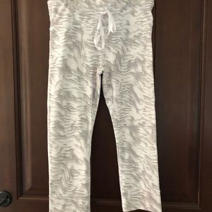 GapFit M cropped worked out legging w/ drawstring